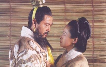 曹操|张飞杀了他父亲，曹操纳了他母亲，他低调到成年，终成大将军
