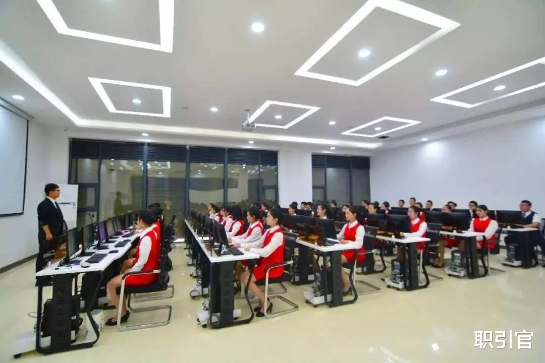 教师|这4类专业就业很稳定,毕业后很吃香,高考完的考生可考虑!