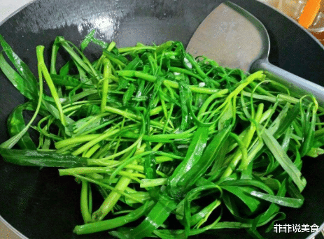 「便秘」空心菜为啥下锅就变黑？反复提醒：这1步很关键，可惜多数人做错