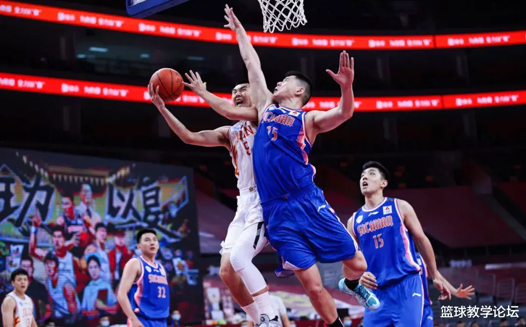 『王哲林』复赛首秀37分15篮板！打得外援直呼老天爷！快滚去NBA吧