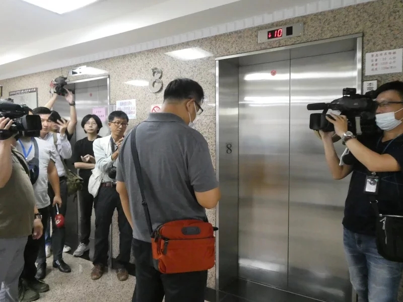 自治区|台立法机构爆集体涉贪案 检调突袭“立委”办公室