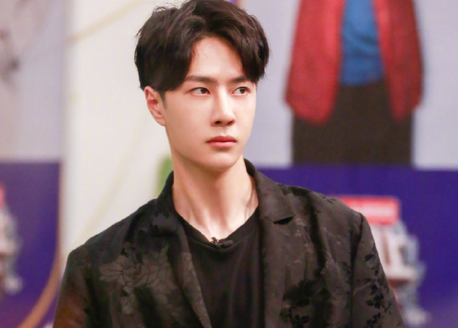 [王一博]《天天向上》王一博偷瞄哥哥，面无表情摇仙女棒，鼓起奶膘超可爱