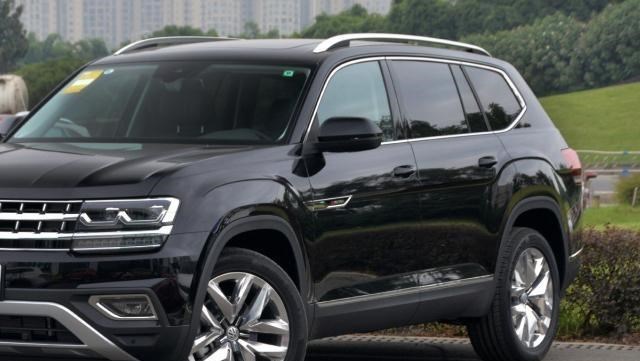 丰田汉兰达|为求量从30万跌破25万，重2吨长超5米，配12颗丹拿，比汉兰达高级