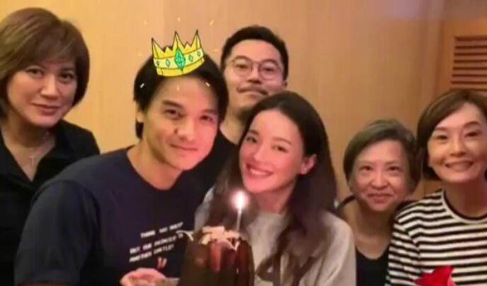 张学友|44岁舒淇结婚5年罕见秀恩爱！近照长相大变疑整容，冯德伦胡子花白显憔悴
