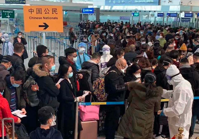 「跑步」已被警方带走的跑步女，归澳前她能想明白自己到底错在哪里吗？