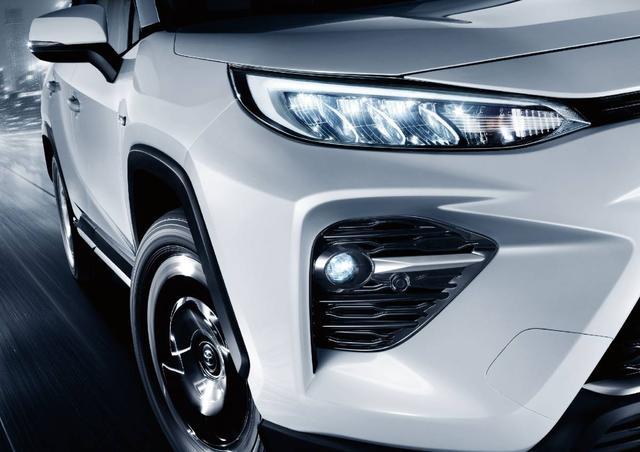 兰德酷路泽|终被国人捧红它,油耗4.6L,从未见它飘,质保20万公里