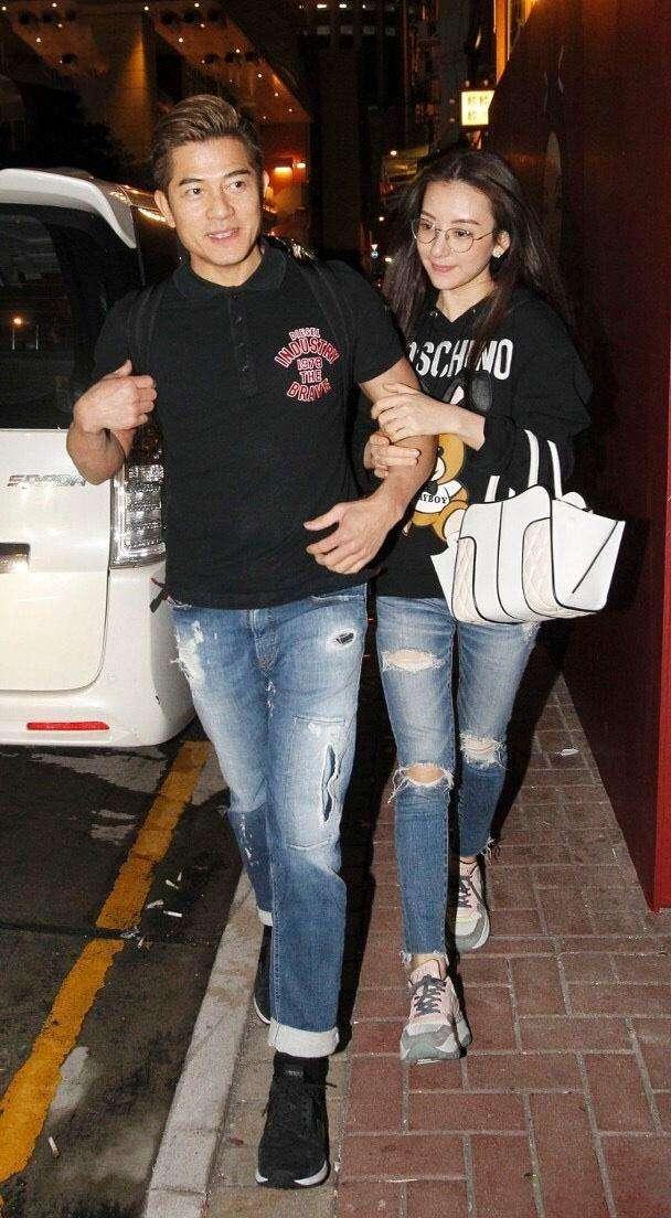 郭富城|郭富城携小22岁娇妻逛街被偶遇，全程牵手大秀恩爱，力破婚变传闻