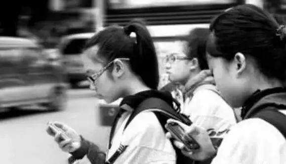 小程序|手机夺命！罪魁祸首，不是手机而是父母