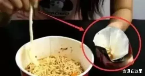 泡面|吃了10年泡面才发现，桶面上竟然有个机关，太实用了可惜很多人还不知道