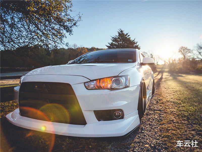 三菱|小伙撞上一辆三菱,霸气提出3000元私了,车主:你准备卖车吧!