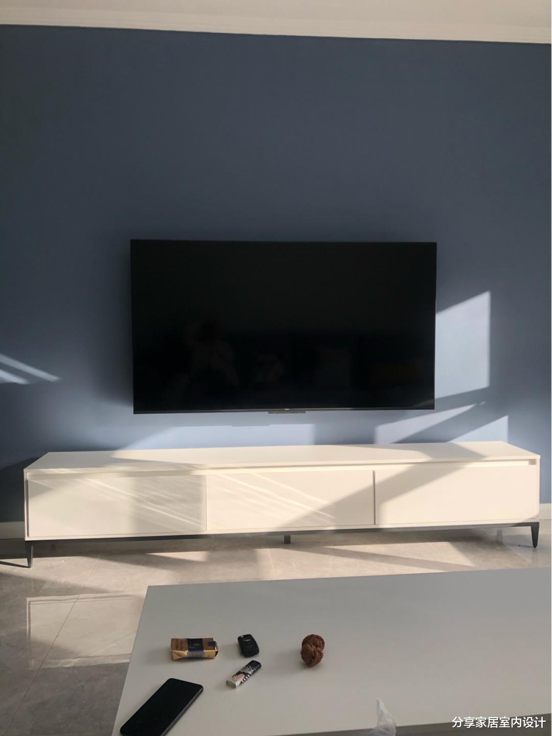 |年轻人的新家：墙面刷颜色很漂亮，贴石膏线条代替吊顶！分享一下