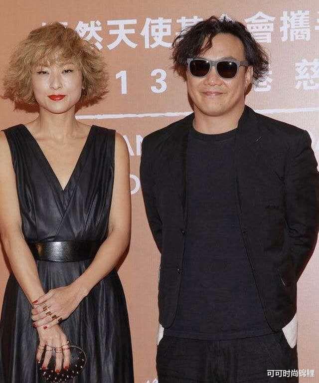 「发型」陈奕迅携妻子亮相，徐濠萦身穿长裙满身贵气，发型“狂野”很随夫