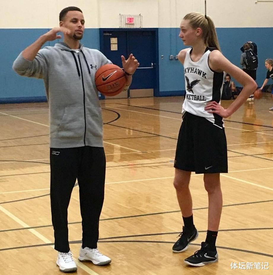 『斯蒂芬·库里』堪称女版杜兰特！库里妹妹颜值与球技兼备，18岁就拿世界杯冠军