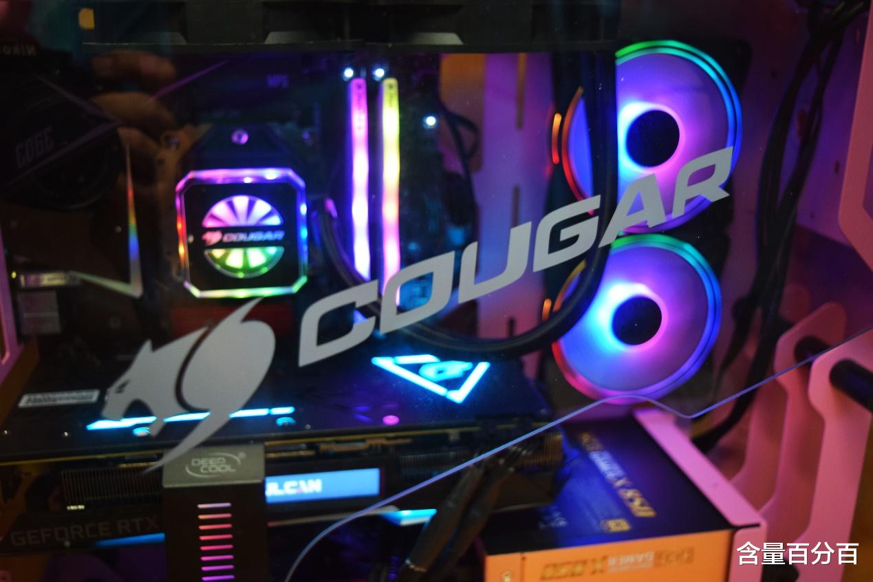 iPhone 8|钢铁直男粉，个人首款异型机箱骨伽小开拓者S装机点评