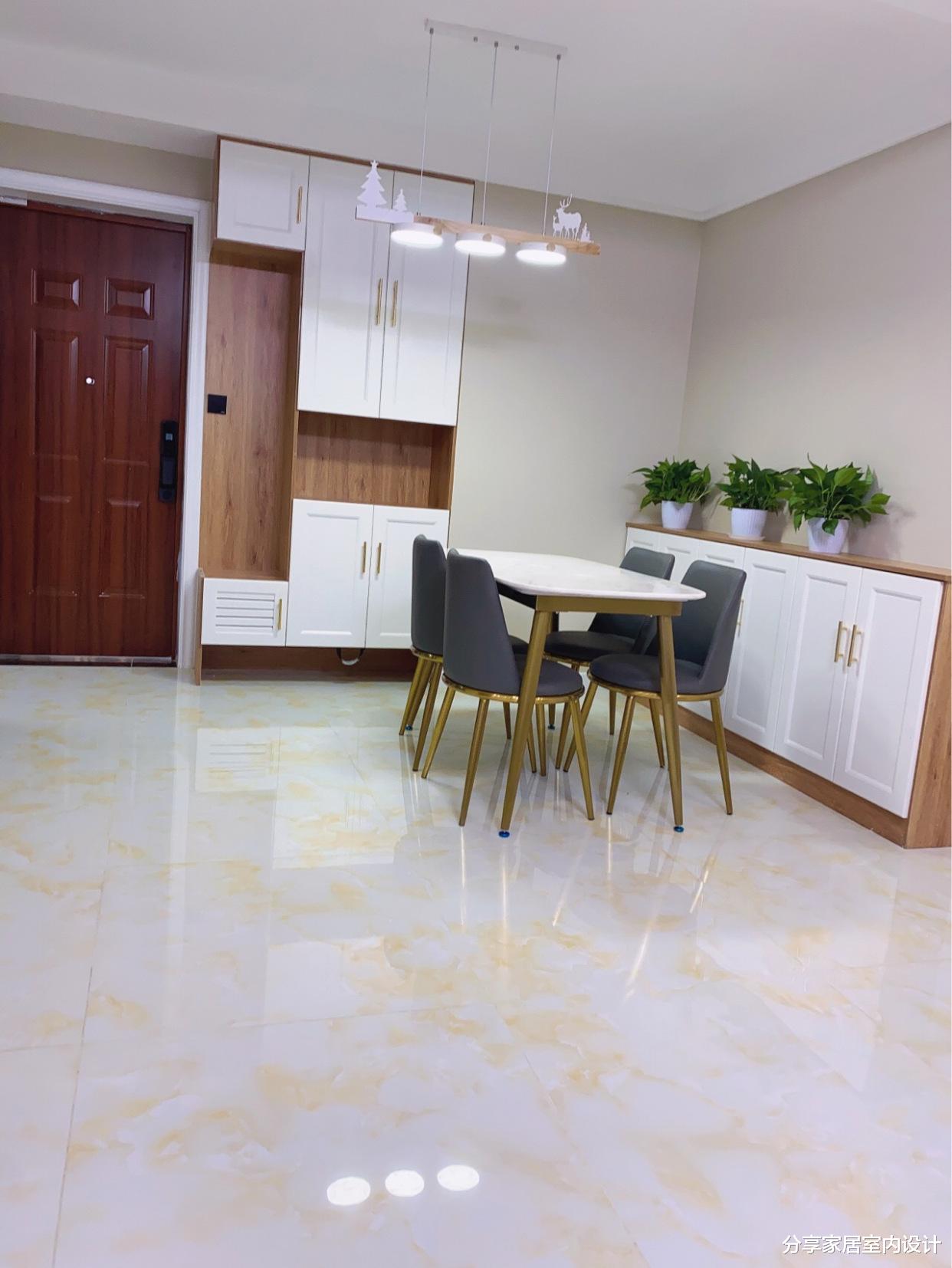 「」自己请工人装修的新房，打扫干净晾着通风中，还没入住，先晒一晒