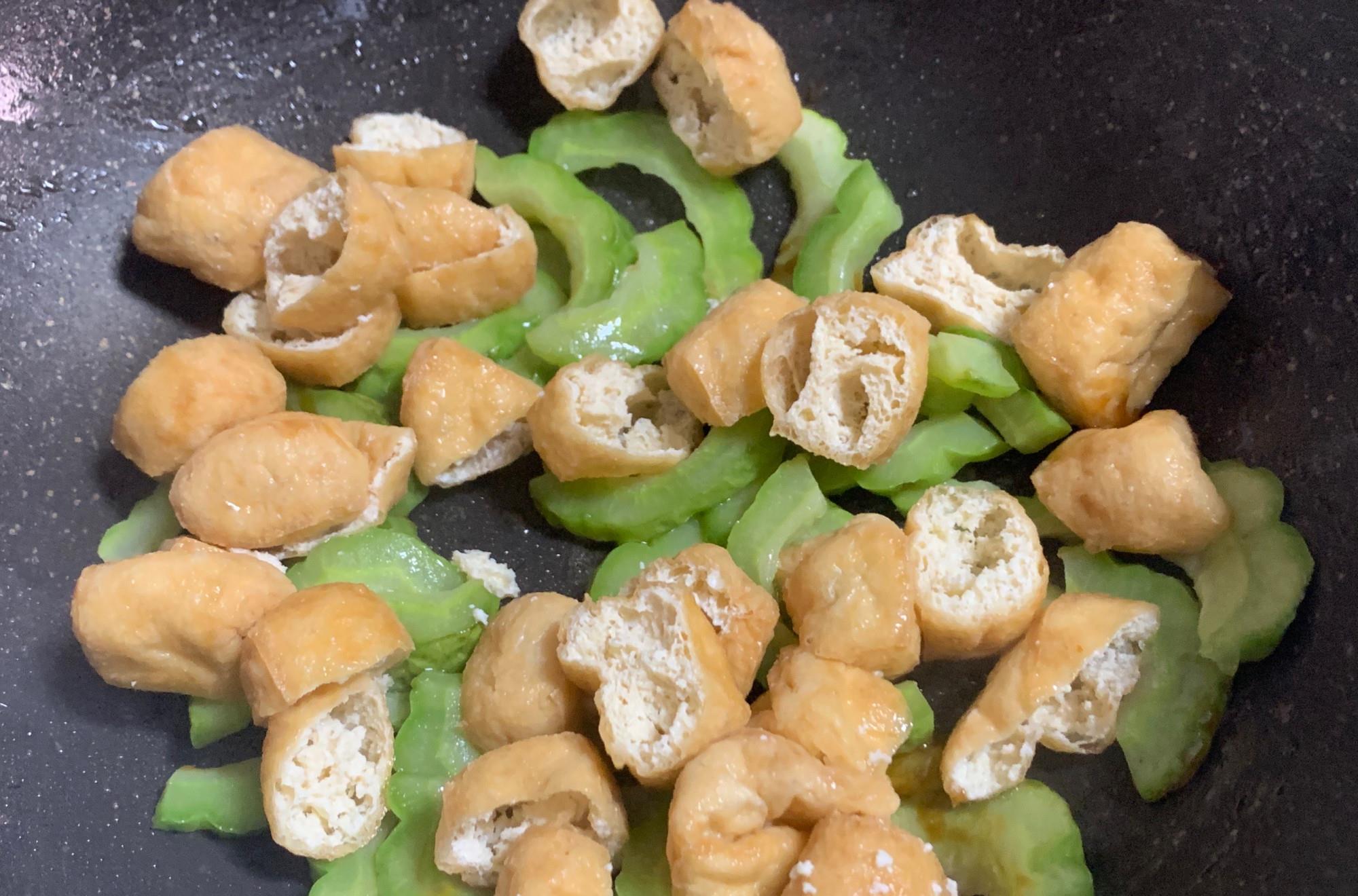 苦瓜|它是素中之荤，焖一焖几分钟就好，女生晚餐照着吃，零负担不长胖