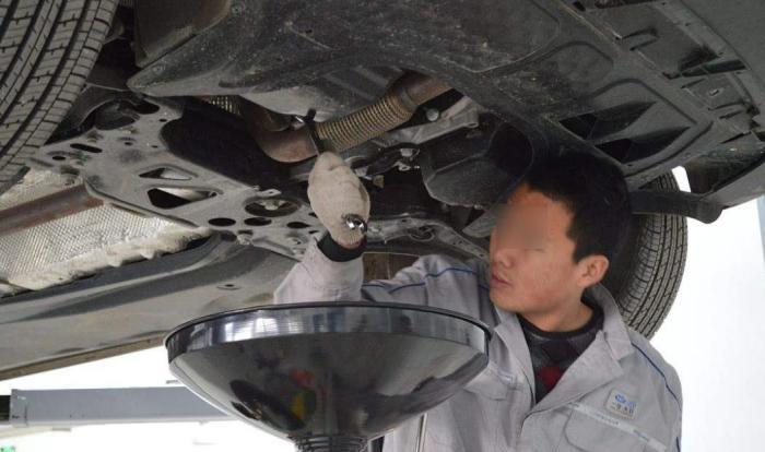 新车|提新车后别着急开！先把这四样东西装全了，多开十年都没问题