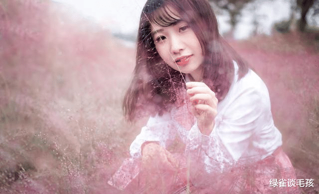 女生“临睡前”频繁发你“3个字”，恭喜你：ta在等你表白哟