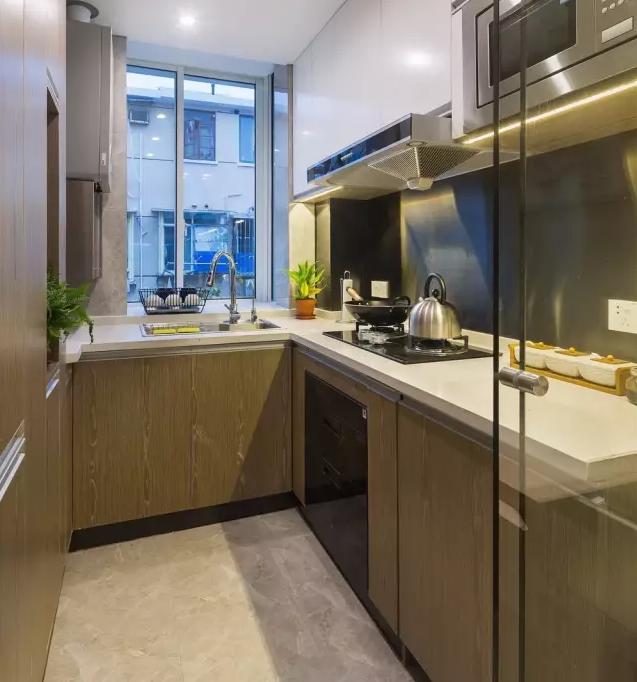 @一家6口住60㎡，厕所里洗菜，饭菜一股骚味，100万空间放塑料瓶子！