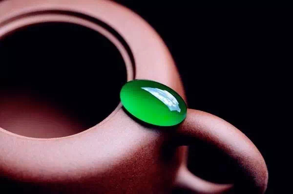 翡翠|?翡翠戒面小,价格却高的离谱,究竟是如何?