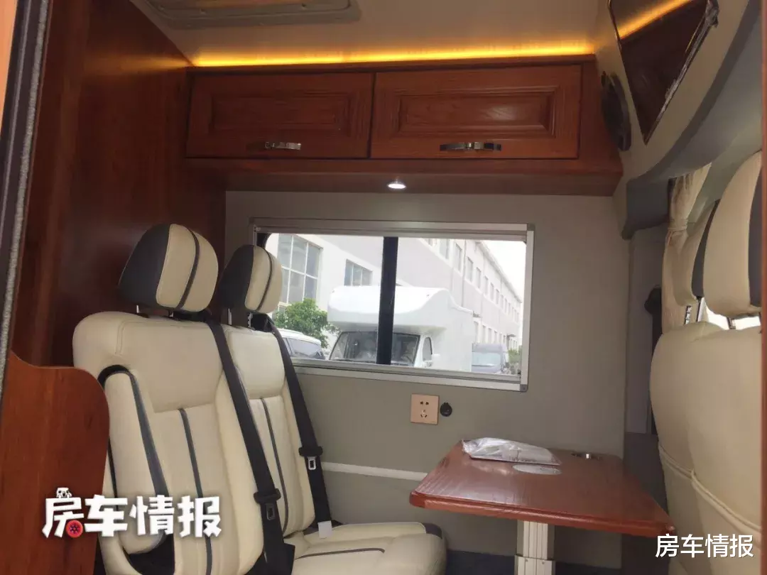 房车|不到30万就能买V90房车!2.0T+6AT水电配置够大,有电动床能睡4口