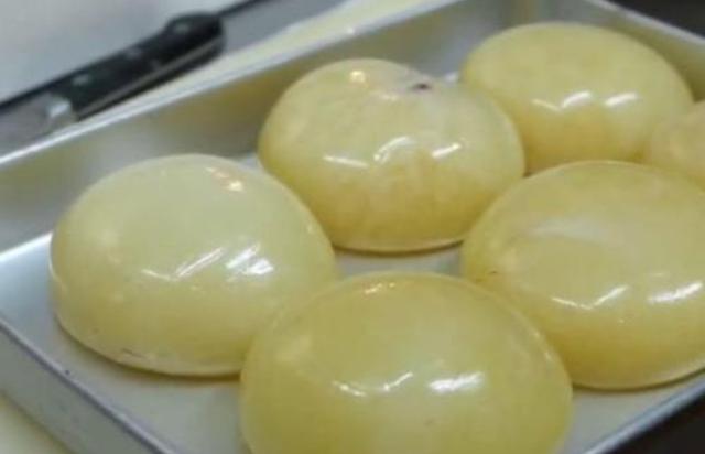 章鱼|这海鲜在日本人人都爱吃，但扎破之后，中国网友表示：完全没食欲