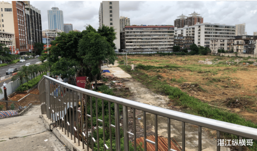湛江纵横哥|湛江霞山有一个“烂尾坑”，曾规划为粤西第一高楼，但却闲置至今