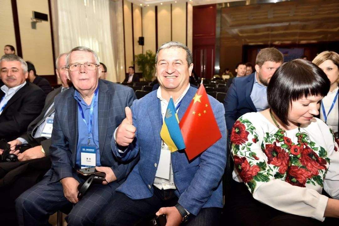 乌克兰@两个曾与中国称兄道弟的国家, 一个彻底倒向西方, 一个一直患难与共