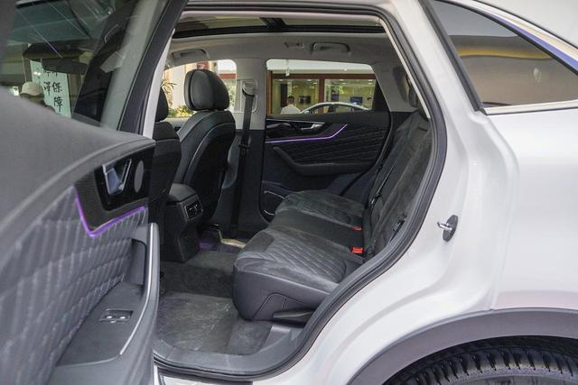 「红旗hs5」既要面子又要实惠,奇骏CR-V都不如它,档次媲美X3、GLC才18.38万