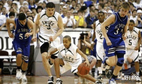 斯蒂芬·库里|高中才1米58，2年曾狂长22CM！如今得分比哈登多，3分比库里准！他真牛