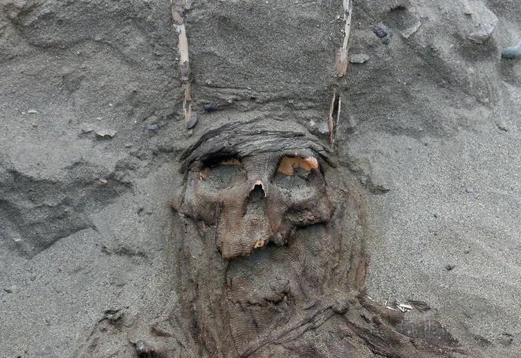 【】沙漠中竟发现一个墓穴, 挖开后里面东西让所有人蒙了!