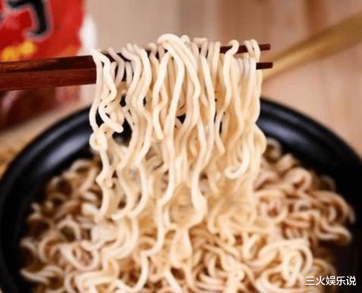 [泡面]泡面的发明者坚持吃了60年泡面，现在身体如何？