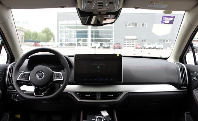 [吉利汽车]27万提了辆比亚迪唐DM，2个月后再开理想ONE，车主：差距一目了然