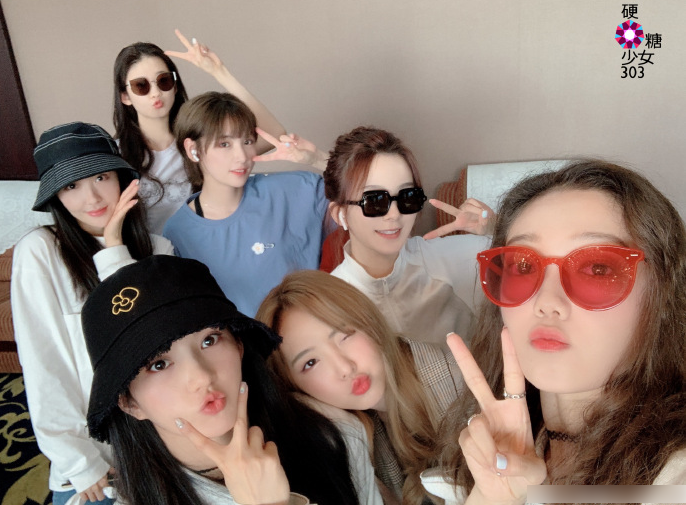 硬糖少女303|硬糖少女303再跳主题曲，张艺凡甜美可爱，郑乃馨却忘了动作？