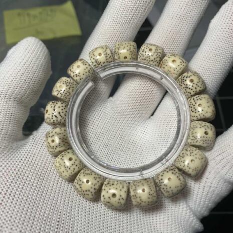 『文玩』五种主流文玩的盘玩方法，按照以下的几点去做，文玩想盘脏盘坏都难