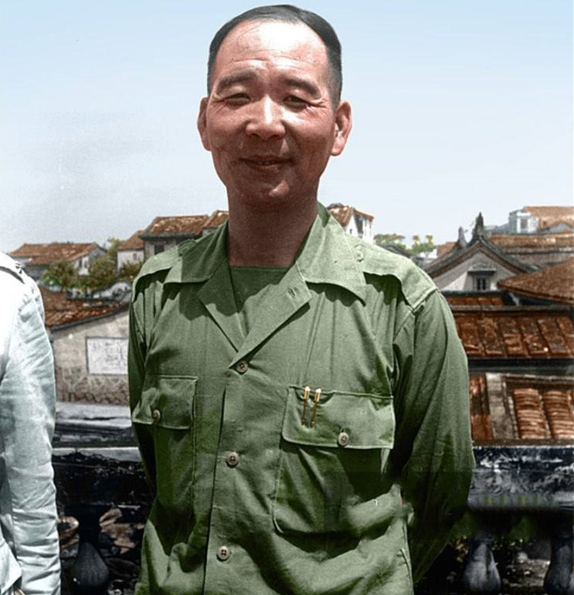 【刽子手】1976年端午节，悍将胡琏拿出家谱，对儿孙们说：我有一个心愿