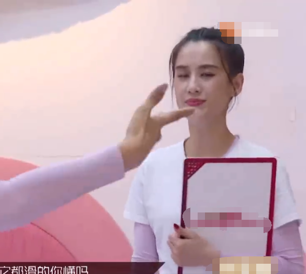 伊能静|伊能静“抢”黄圣依队长位子教唱歌，谁注意她的反应？终于装不下去了