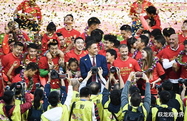 『中国足协』足协开会倡导降薪，恒大财大气粗正常全额发薪，中小球会打肿脸充胖子？