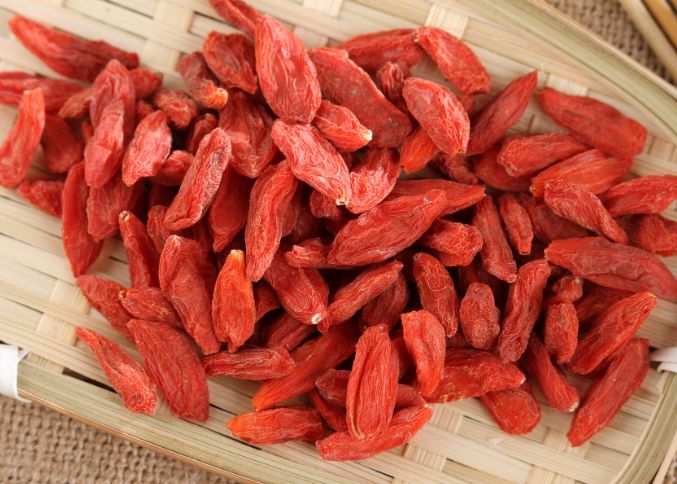 「枸杞」枸杞被称“养生之王”,但以下3类人切不可碰,越吃身子越虚