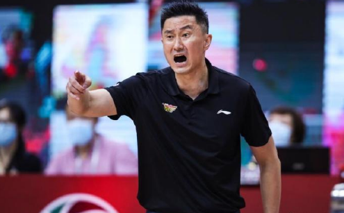 杜锋|裁判害怕杜锋？吃T之后的判罚彻底失衡，广东赢球却不光彩