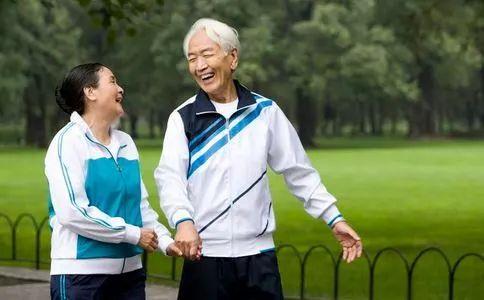 「肝脏」41岁女子，从不喝酒，肝癌离世，医生说：2件伤肝事，害了她