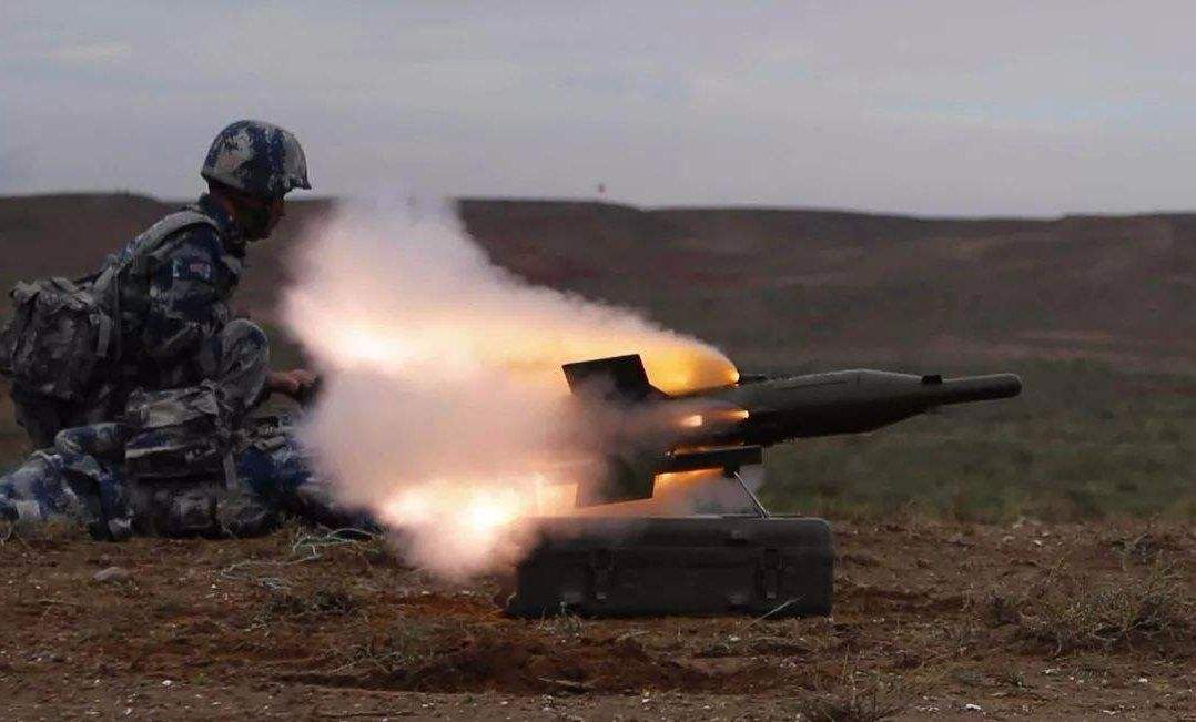 「印度」印军坦克报复性开火，4炮炸飞3个哨所，红箭8导弹登场后场面逆转