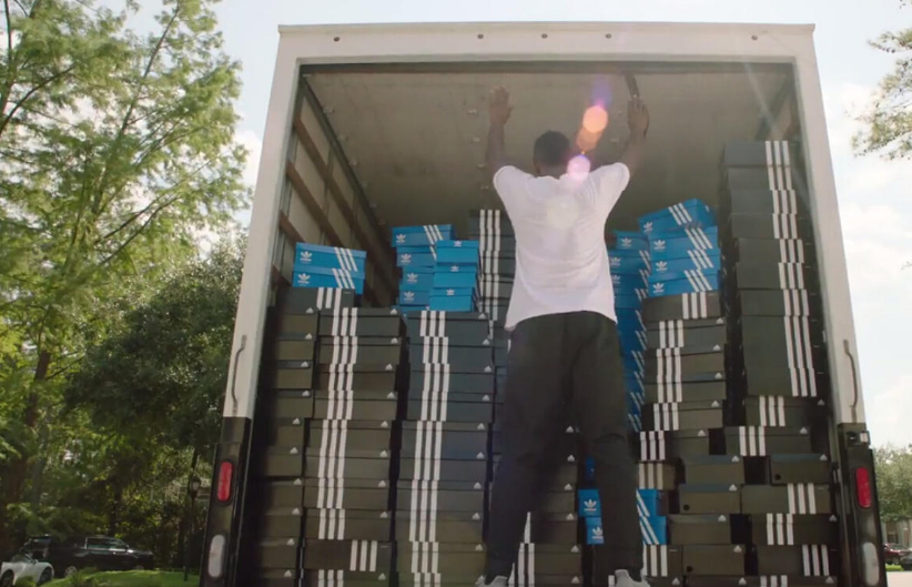 耐克:被耐克侮辱后他打出身价,现在任性无比,打一场比赛就扔一双鞋!