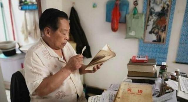 「考试」85岁大爷因不服输4次高考,最后估分630会被名校录取,结果怎样?