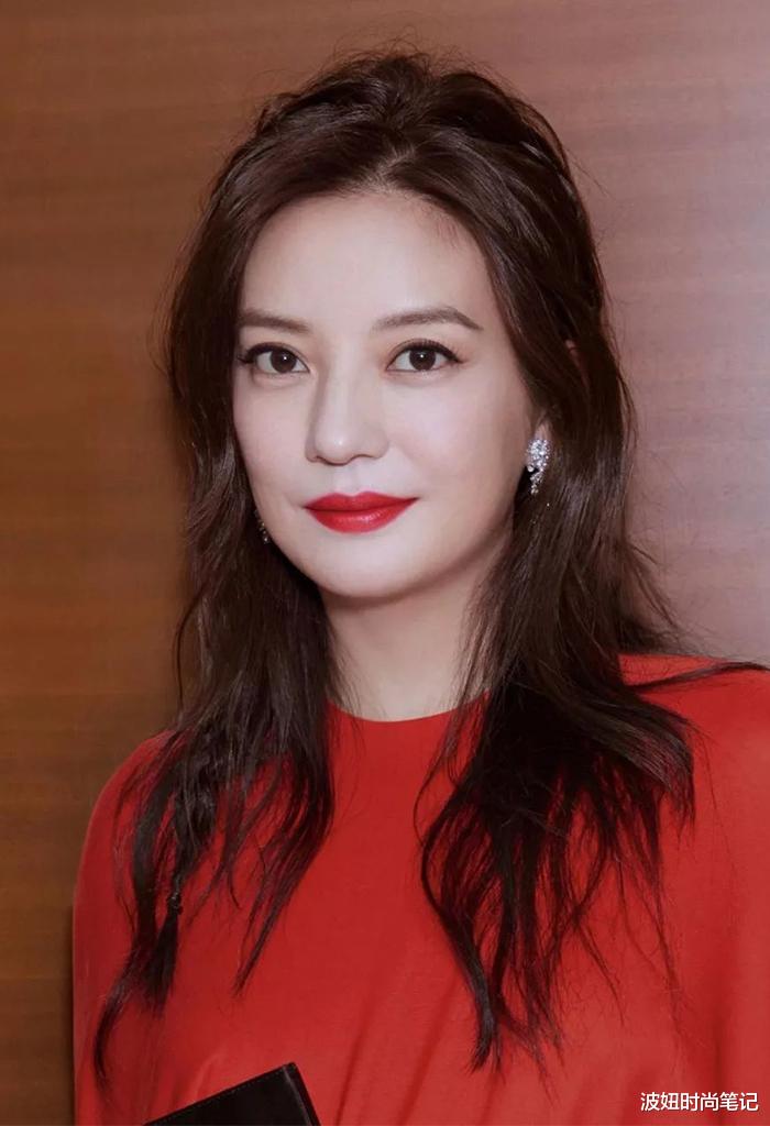 发型|女人过了50就放弃黑长直吧！试试今年流行的这4种发型，更减龄