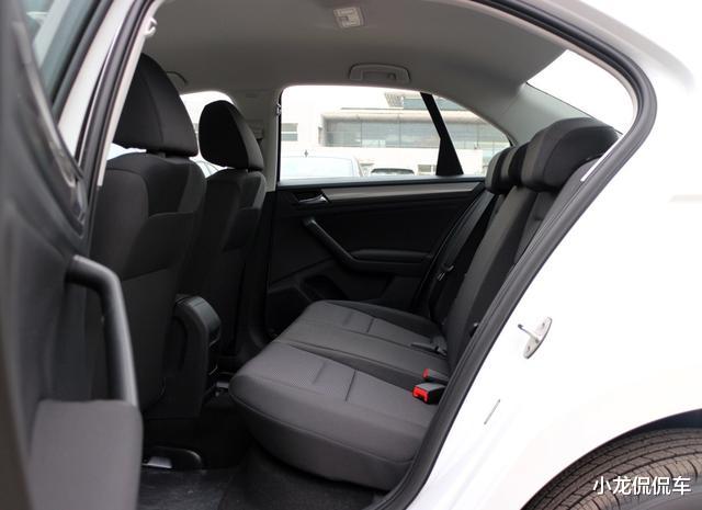 「丰田普拉多」7.88万喜提大众宝来传奇最低配,内饰简陋配置低,家用倒也挺合适