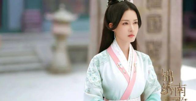 李沁|演女主剧不火,演女配剧火人不火,演技碾压一片小花却命里缺红?