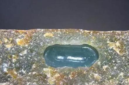 「翡翠」变种有多可怕?400万赌的正阳绿翡翠一刀切下去,说没就没了!