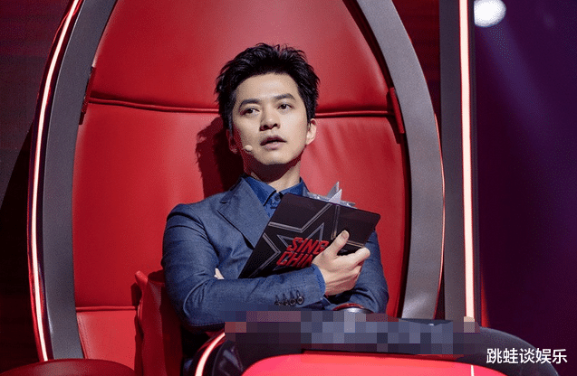 华晨宇@新一季《好声音》公布导师阵容？华晨宇比肩李健，网友：凭什么