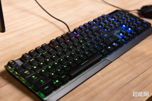 显卡|这次攒机，我选了微星全家桶：除了有才华还要有颜值